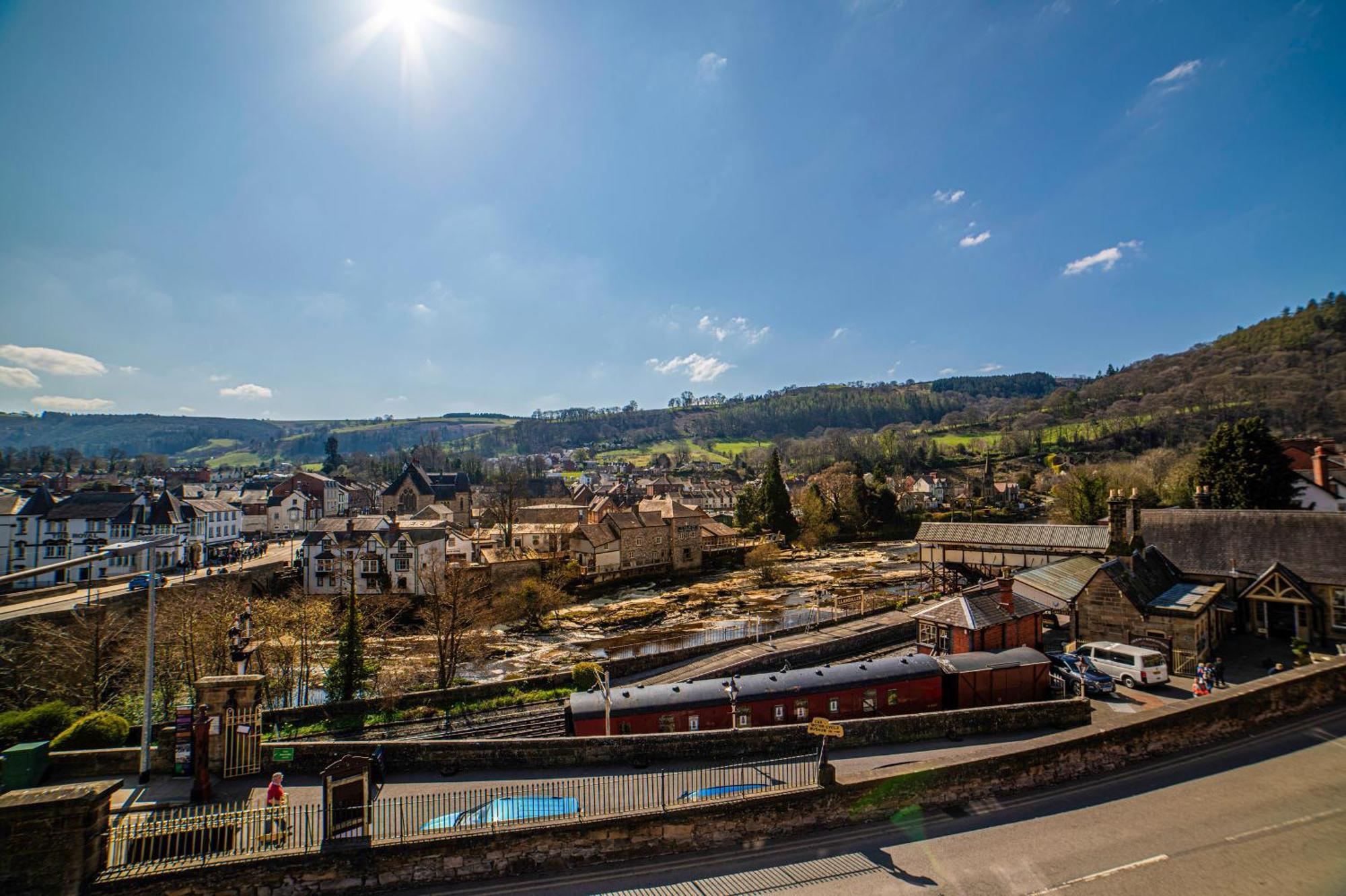 Riversdale House Bed & Breakfast Лланголлен Экстерьер фото